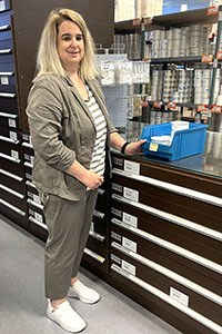 Auftragsabwicklung bei Fertigwaren Neben Rechnungschreibung gehören noch zahlreiche weitere Aufgaben zum Arbeitsfeld von Frau Bordt